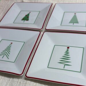 Crate&Barrel Set of 4 Holiday Tree Plates